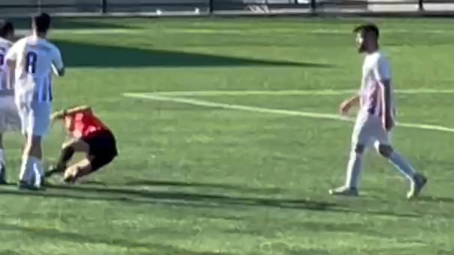 Amatör maçta hakeme yumruklu saldırı kamerada