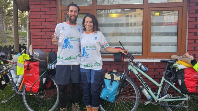 Bisiklet tutkunu Yunan çift, Beyşehir'de mola verdi