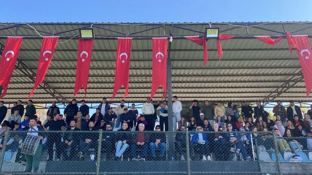 Kuşadası'nda futbol turnuvası düzenlendi