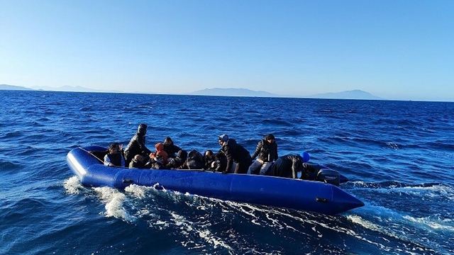 İzmir'de açıklarında 26 kaçak göçmen yakalandı