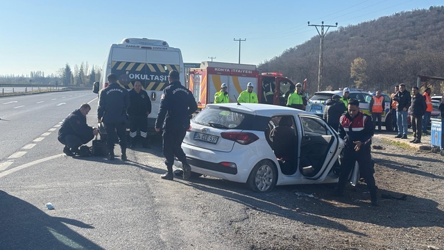 Konya'da otomobilin öğrenci servisine çarpmasıyla 5 kişi yaralandı