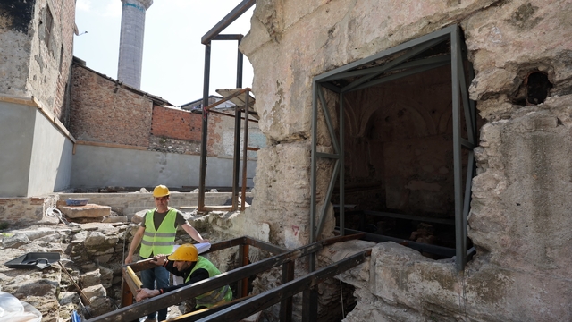 İzmir'deki tarihi Kıllıoğlu Hamamı'nın restorasyonu yeniden başladı