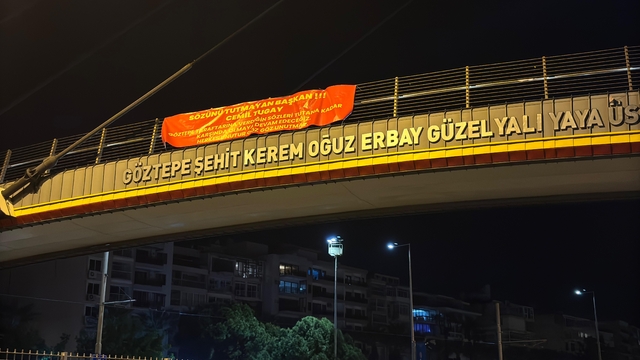 Göztepe taraftarından İzmir Büyükşehir Belediye Başkanı Tugay'a pankartlı tepki