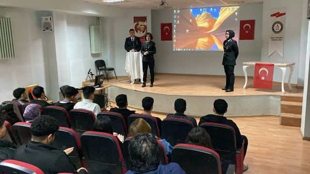 Gaziantep'te jandarma öğrencilere mesleğini tanıttı