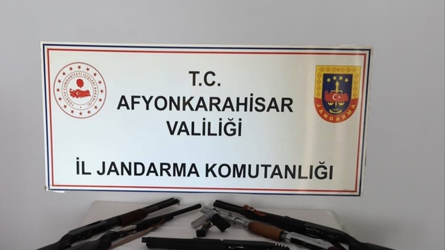 Afyonkarahisar'da adreslerinde silah ele geçirilen 9 şüpheliye adli işlem