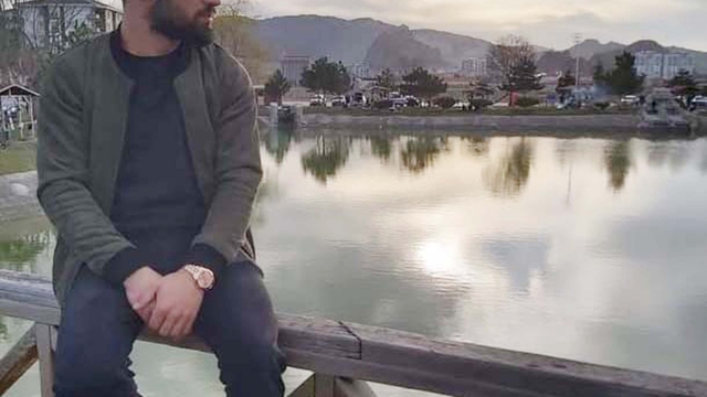 Boşanma aşamasındaki eşini, çocuğuna ait eşyaları bırakırken öldürmüş