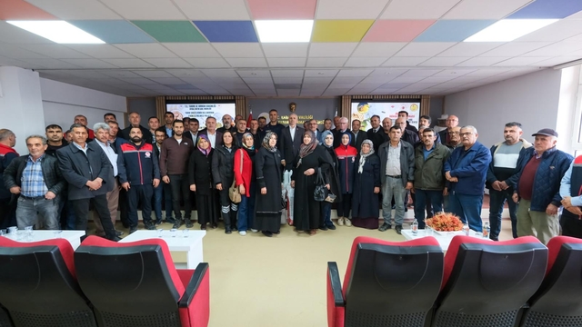 Karaman'da tohum ve besleme sıvısı dağıtım töreni düzenlendi