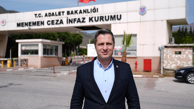 CHP Sözcüsü Yücel, İzmir'deki izinsiz gösterilere ilişkin tutuklananları ziyaret etti