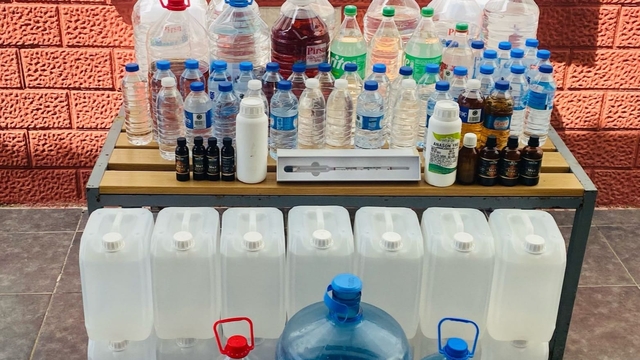 İzmir'de 8 ton etil alkol ele geçirildi