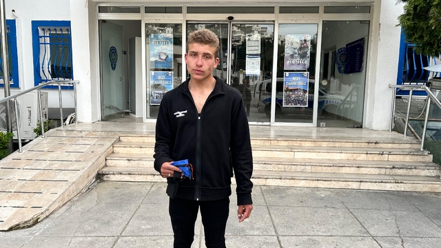 Bodrum'da kağıt toplayan kişi konteynerde bulduğu ziynet eşyasını sahibine ulaştırdı