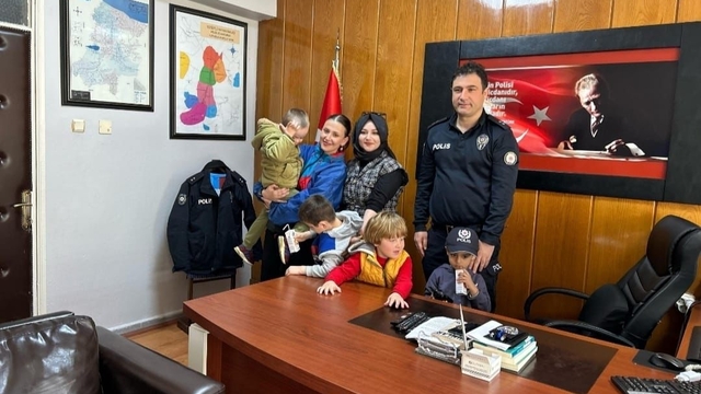Söğütlü'de anaokulu öğrencileri polisleri ziyaret etti