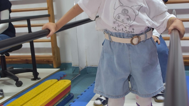 Kampanyayla umutlanan Berra, gen tedavisiyle ayağa kalktı