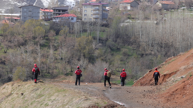 Hakkari'de kayıp kadını arama çalışmaları sürüyor
