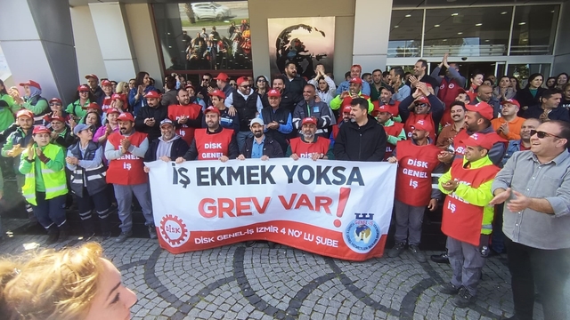 Narlıdere Belediyesi işçileri yarım gün iş bıraktı
