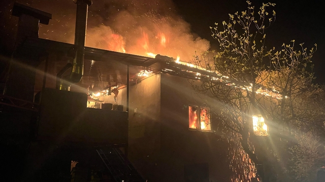 Kaş'ta çıkan yangında iki katlı ev kullanılamaz hale geldi