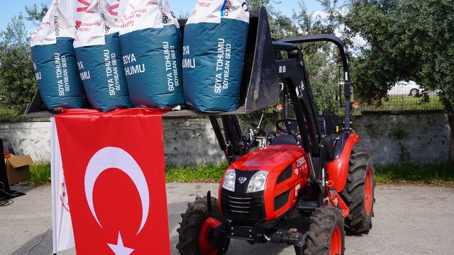 Osmaniye'de üreticilere zeytin fidanı ve soya tohumu dağıtıldı