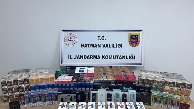 Batman'da kargo ile batı illerine gümrük kaçağı sigara göndermek isteyen 2 kişi yakalandı