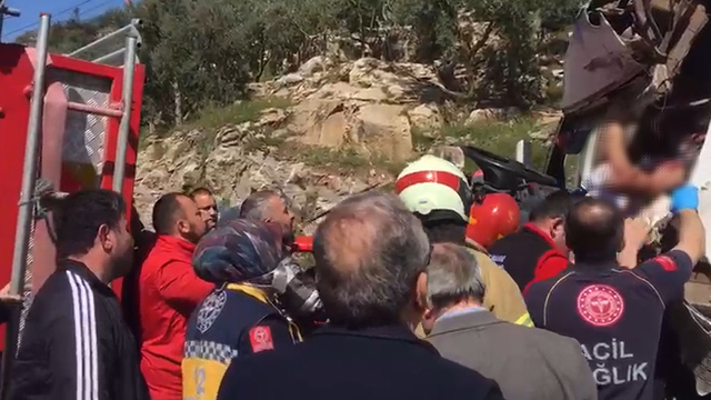 2 TIR kafa kafaya çarpıştı; 1'i ağır 2 yaralı