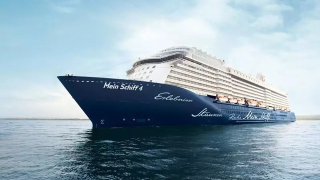 Malta bayraklı kruvaziyer "Mein Schiff 4" Antalya'da