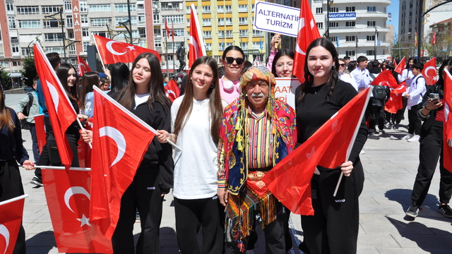 Kütahya'da Turizm Haftası'nda kortej yürüyüşü düzenlendi