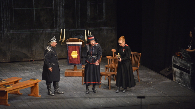 Bursa'da "Mutlu Son" oyunu sahnelendi