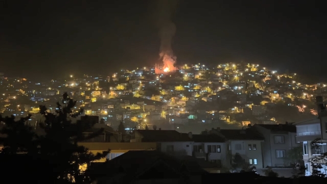 Bursa'da bir evde çıkan yangın bitişikteki 2 eve de sıçradı
