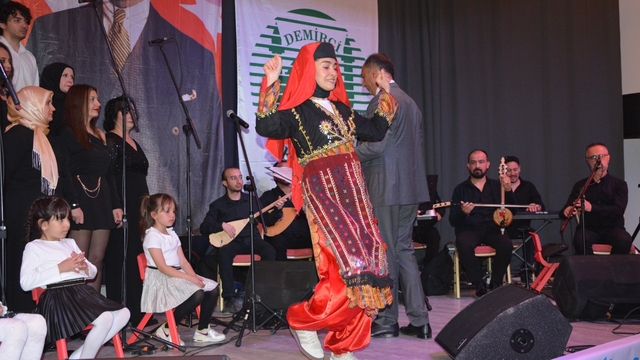 Demirci'de Türk Halk Müziği konseri