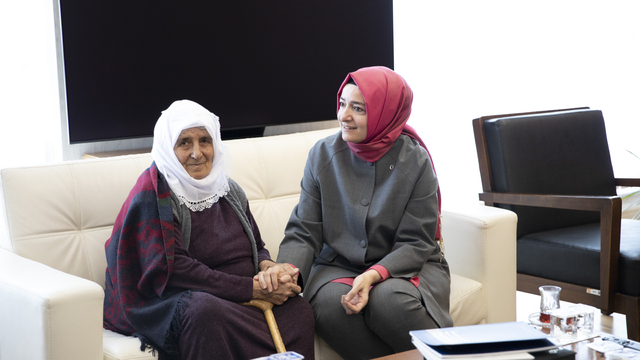 AK Parti Genel Başkan Yardımcısı Kaya, şehit ailesini kabul etti