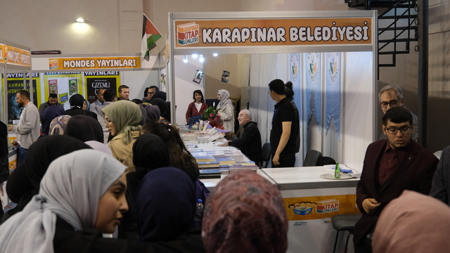 Yazar Nurullah Genç, Karapınar'da okurlarıyla buluştu