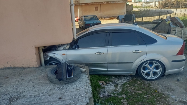 Afyonkarahisar'da iki otomobilin çarpıştığı kazada 4 kişi yaralandı