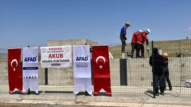 Kırşehir'de MEB AKUB ekibi, arama kurtarma tatbikatı gerçekleştirdi