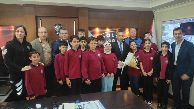 İskenderun'da öğrencilerden İlçe Emniyet Müdürlüğüne ziyaret