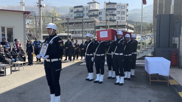 Hatay'da kalp krizi sonucu yaşamını yitiren polis memurunun cenazesi Osmaniye'de defnedildi