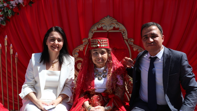 Burdur'da 69 yaşındaki Emine Gülay'ın kına gecesi hayali gerçek oldu