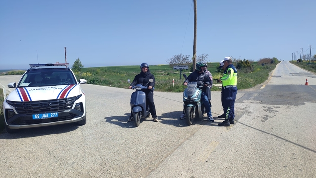 Tekirdağ'da jandarma ekipleri trafik denetimlerini sürdürüyor
