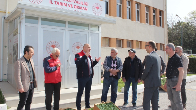 Kırklareli'nde üreticilere 30 bin sebze fidesi dağıtıldı