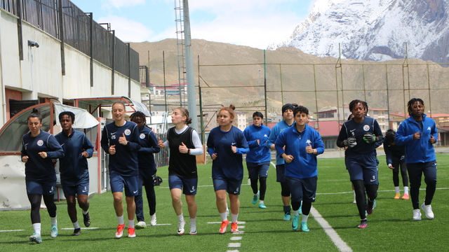 Hakkarigücü Kadın Futbol Takımı, Fenerbahçe maçına bir ilk için çıkıyor