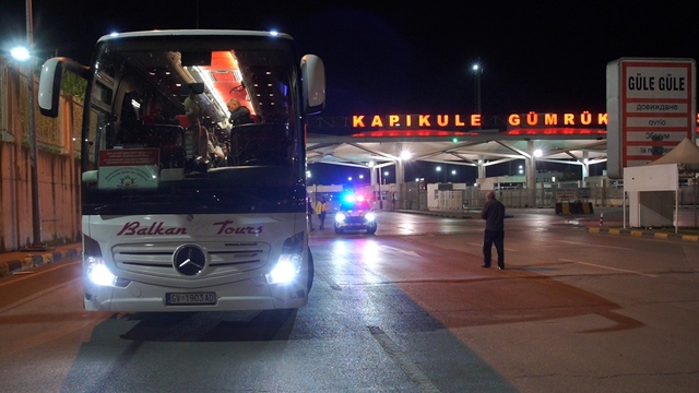 TRT 47. Uluslararası 23 Nisan Çocuk Şenliği'ne katılacak çocuklar Türkiye'ye gelmeye başladı