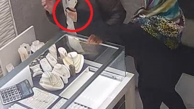 Yaşlı gibi davranıp taş ve biber gazıyla kuyumcu soymaya kalkan kadın bankacının ifadesi ortaya çıktı