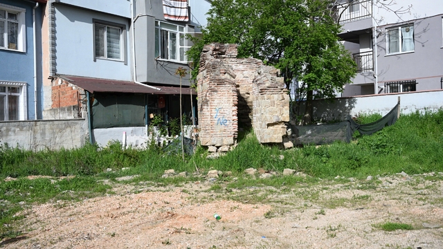 Edirne'de günümüze yıkık duvarı ulaşan Çokalca Camisi ayağa kaldırılacak