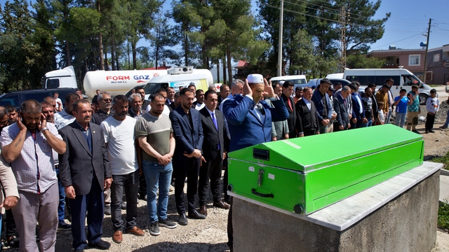 Adana'da derede cesedi bulunan çocuğun cenazesi Osmaniye'de defnedildi