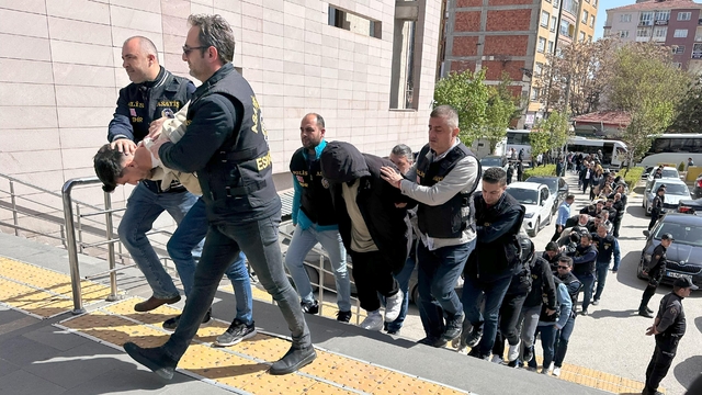 Eskişehir'de dolandırıcılık şüphelisi 71 kişi adliyede