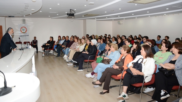 Adana'da eczacılara güncel obezite tedavisi anlatıldı