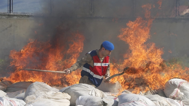 Diyarbakır'da son 2 yılda ele geçirilen 20 ton esrar imha edildi