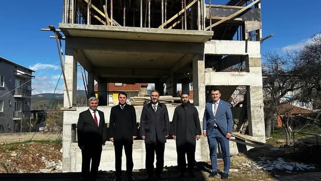 Orhaneli Kaymakamı Tuna Kur'an kursu inşaatını inceledi