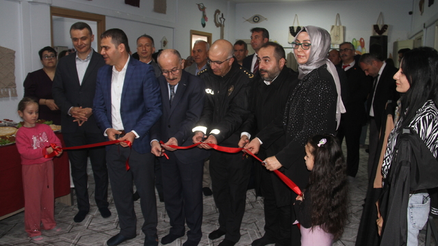 Beyşehir'de sergi ve kermes açılışı