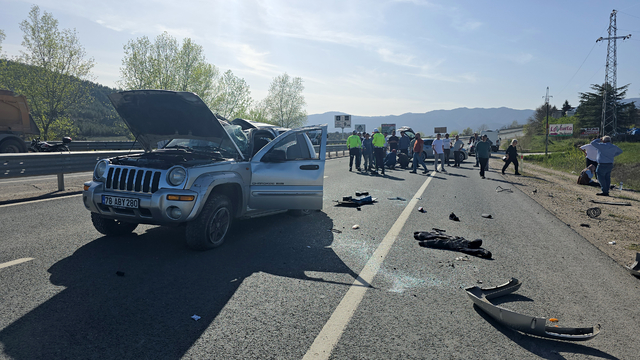 Karabük'te cipin devrilmesi sonucu 1'i ağır 2 kişi yaralandı
