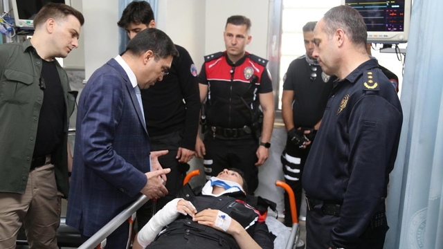 Şanlıurfa'da motosikletli Yunus Timlerinin otomobil ile çarpıştığı kazada 4 polis yaralandı