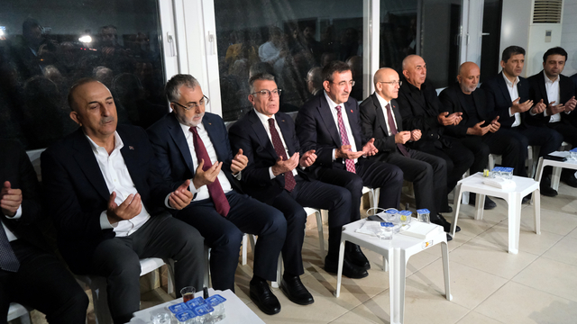 Mevlüt Çavuşoğlu'nun babası toprağa verildi (2)