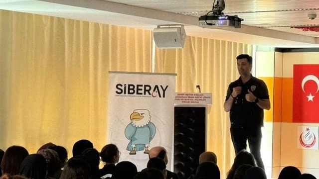 Tekirdağ'da öğrenciler siber suçlara karşı bilgilendirildi
